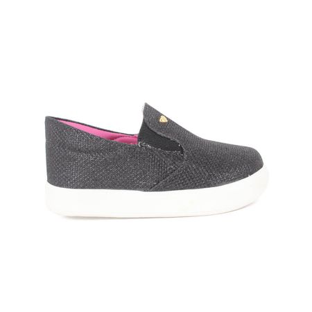 tênis branco de criança